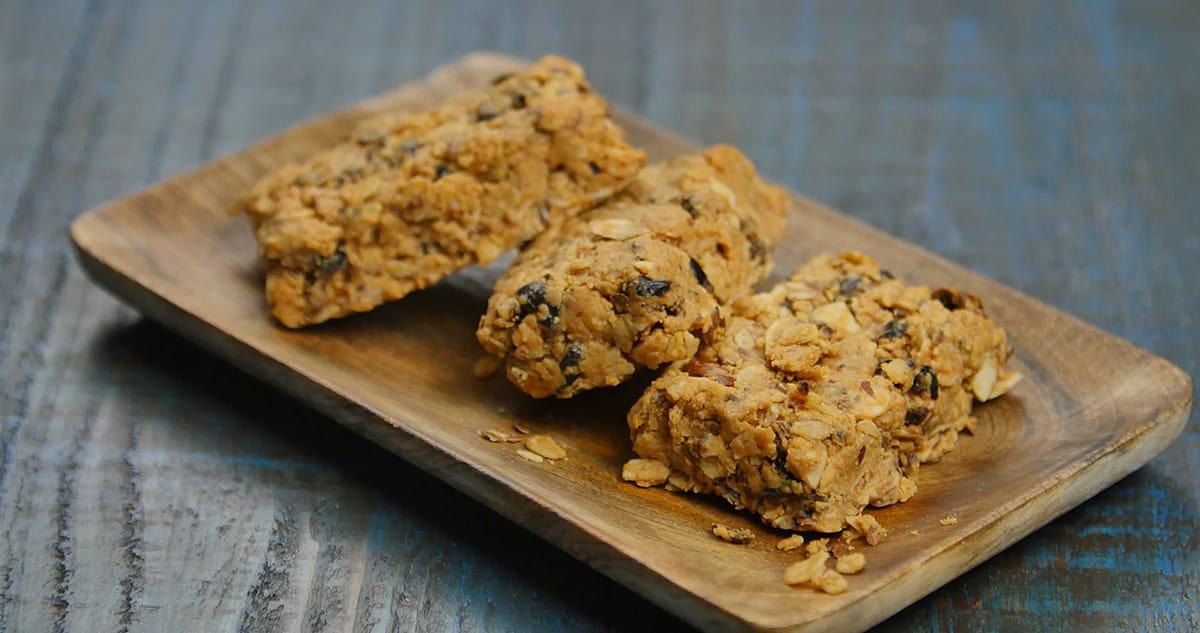 Berry nut granola bars