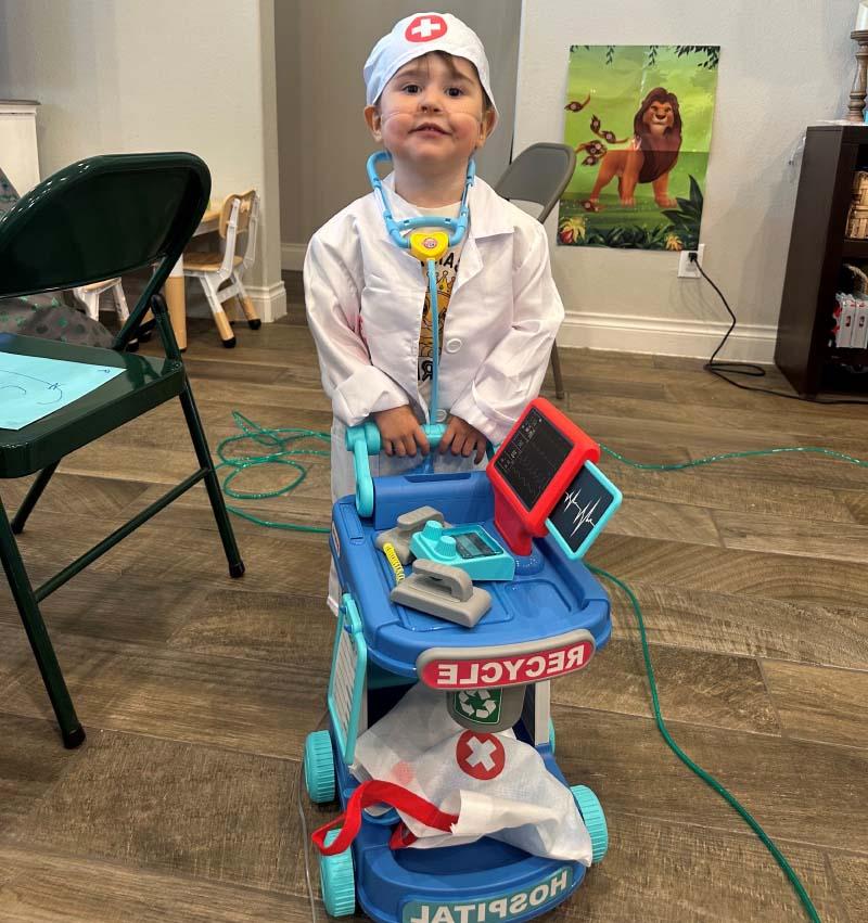 William Cervantes, now 3, playing dress-up as a health care provider. (图片由塞万提斯家族提供)